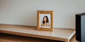 How to clean gilded picture frames