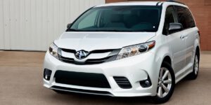 How to change license plate bulb toyota sienna